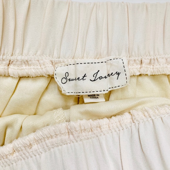 Shorts - Picture 3 of 4